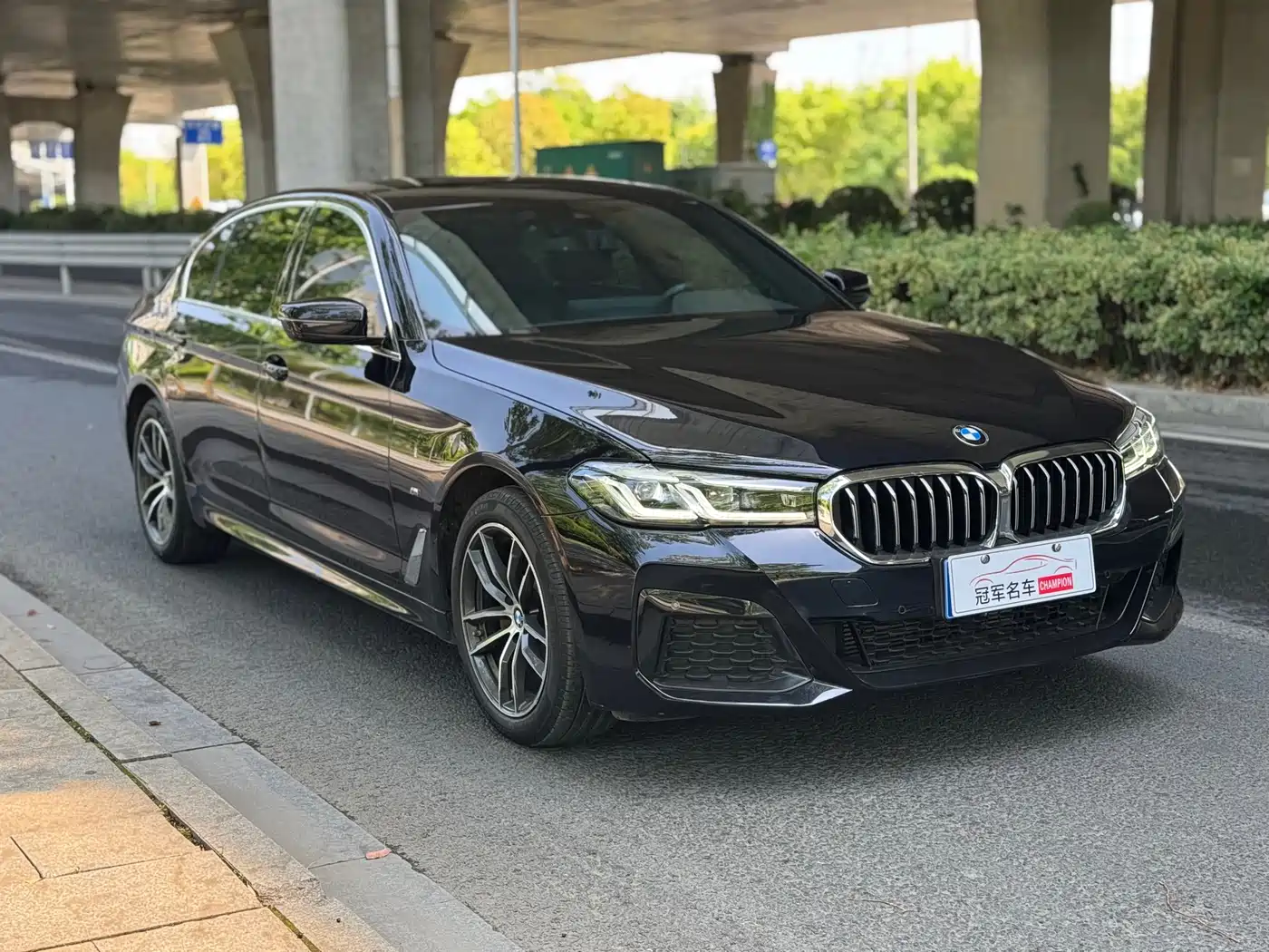 BMW 5 Series 2022 525Li M Sport Package фото 3