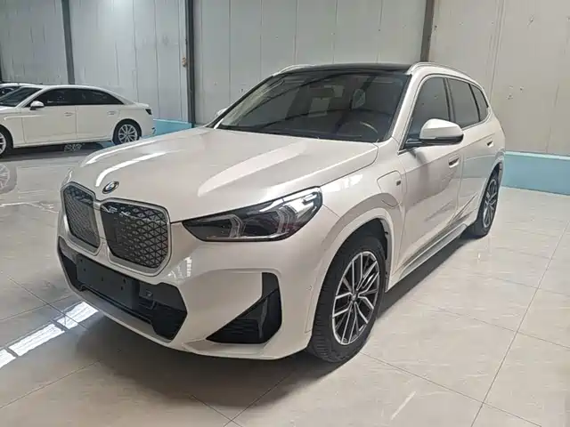 BMW iX1 2024