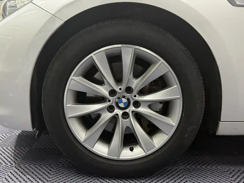 BMW 5 Series GT 2016 2015 528i Leading