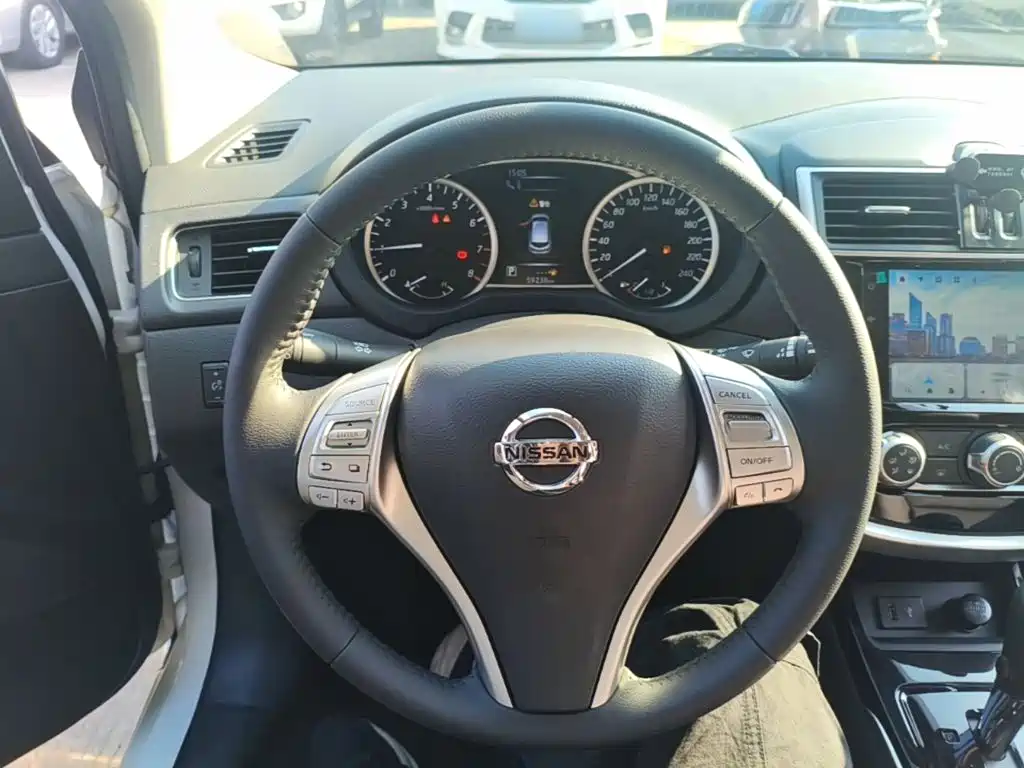 Photo 11 - Nissan Tiida