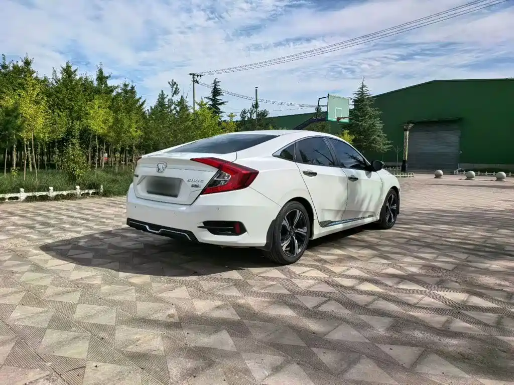 Фото 7 - Honda Civic