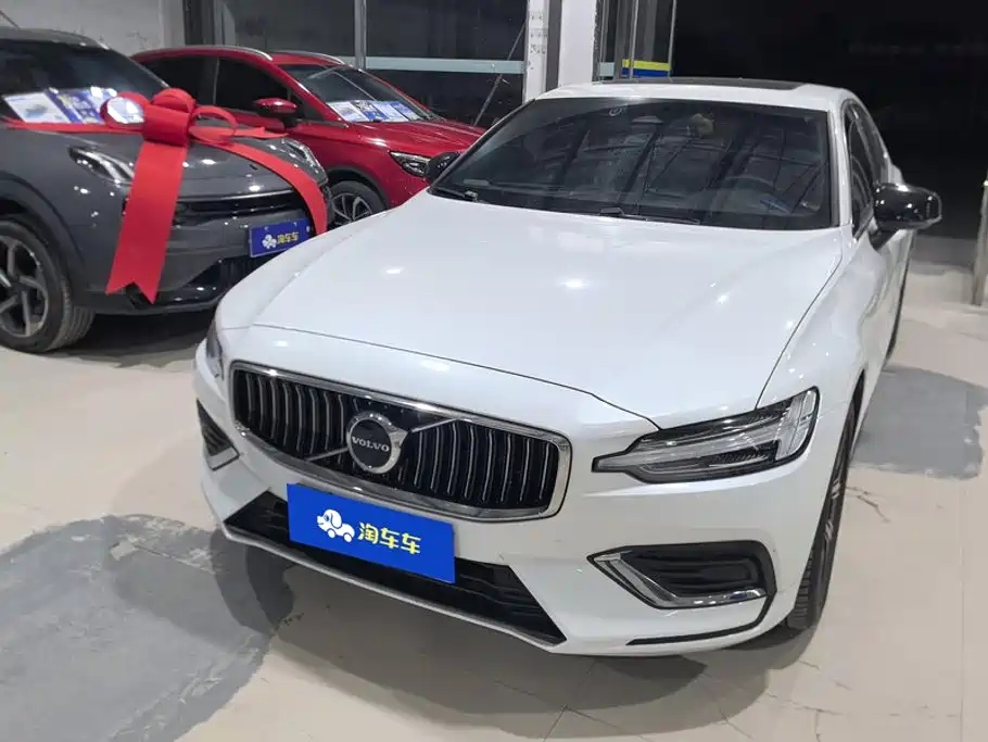 Volvo S60 2024 2025 B4 Smart Luxury Edition