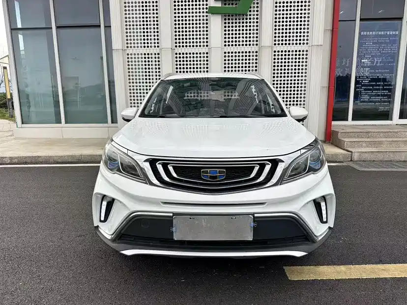 Фото 4 - Geely Vision X3