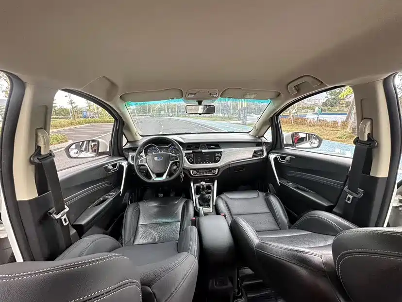 Фото 23 - Geely Vision X3