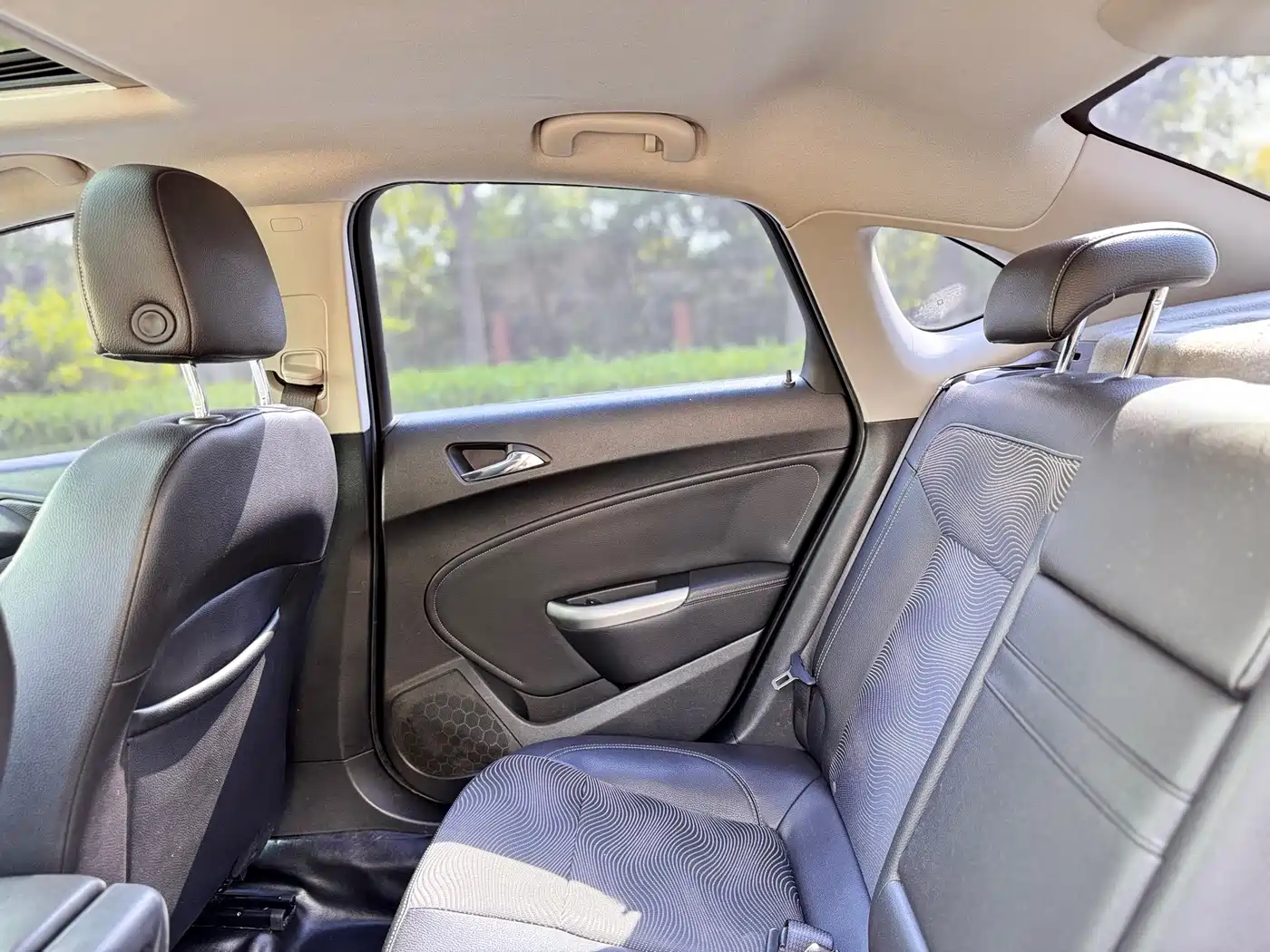 Photo 13 - Buick Excelle