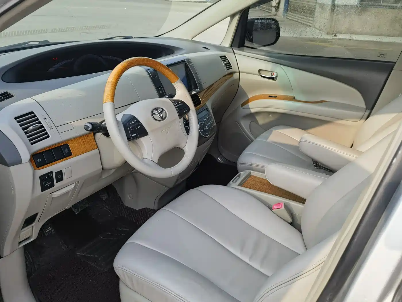 Toyota Previa 2012 2.4L 7-Seater Luxury Edition фото 22