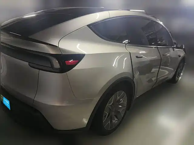 Tesla Model Y L 2025 Facelift Long Range AWD — фото 5
