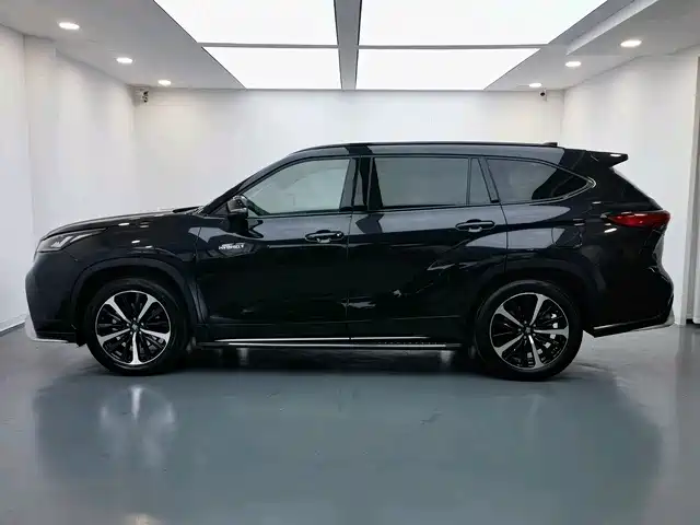 Toyota Crown Kluger 2022 2.5L HEV 4WD Premium Edition фото 12