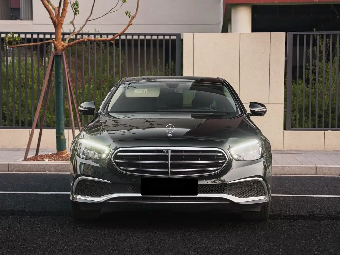 Mercedes-Benz E-Class New Energy 2022 E 350 e L Plug-in Hybrid Sedan фото 2