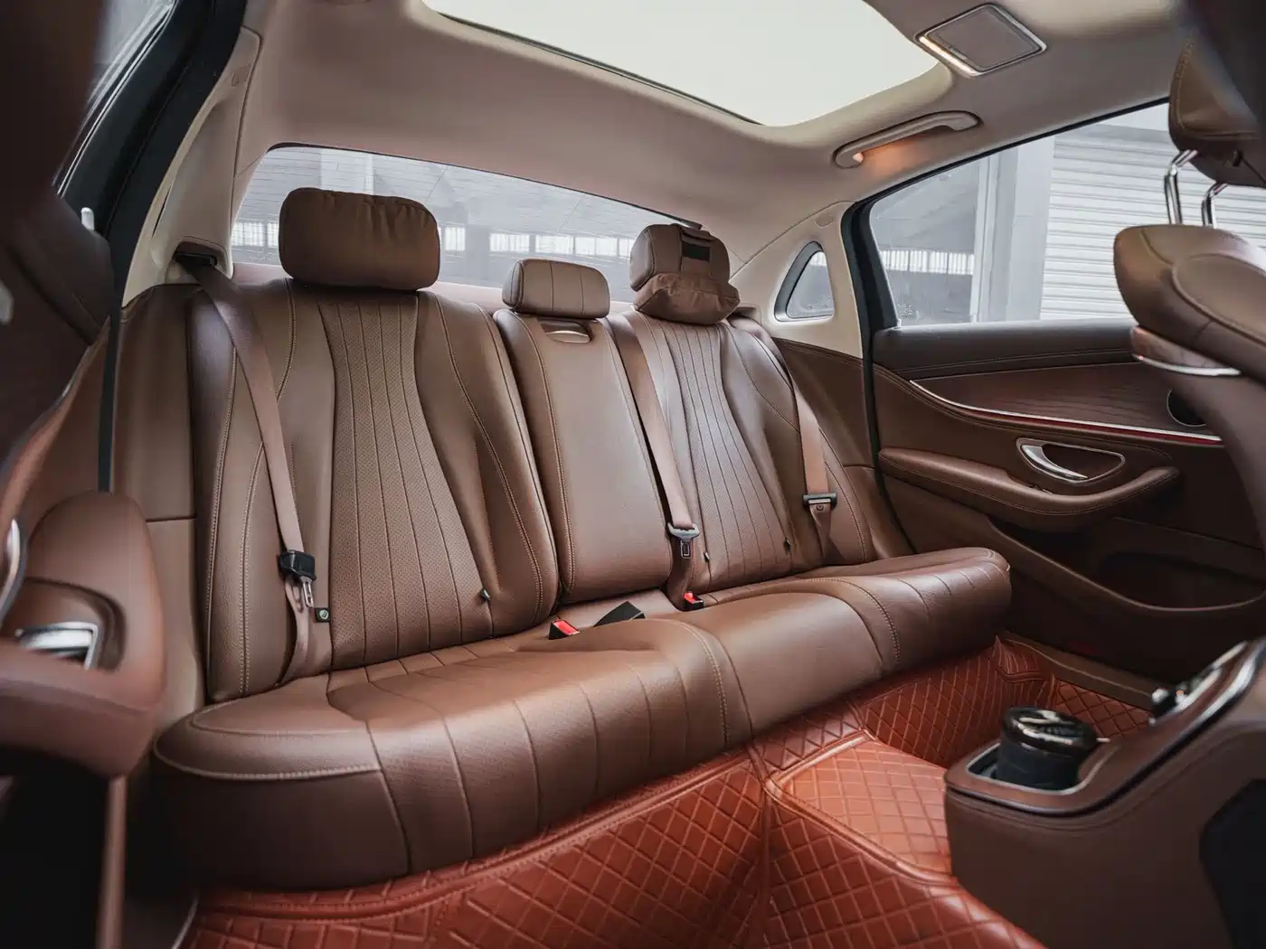 Mercedes-Benz E-Class New Energy 2022 E 350 e L Plug-in Hybrid Sedan фото 6
