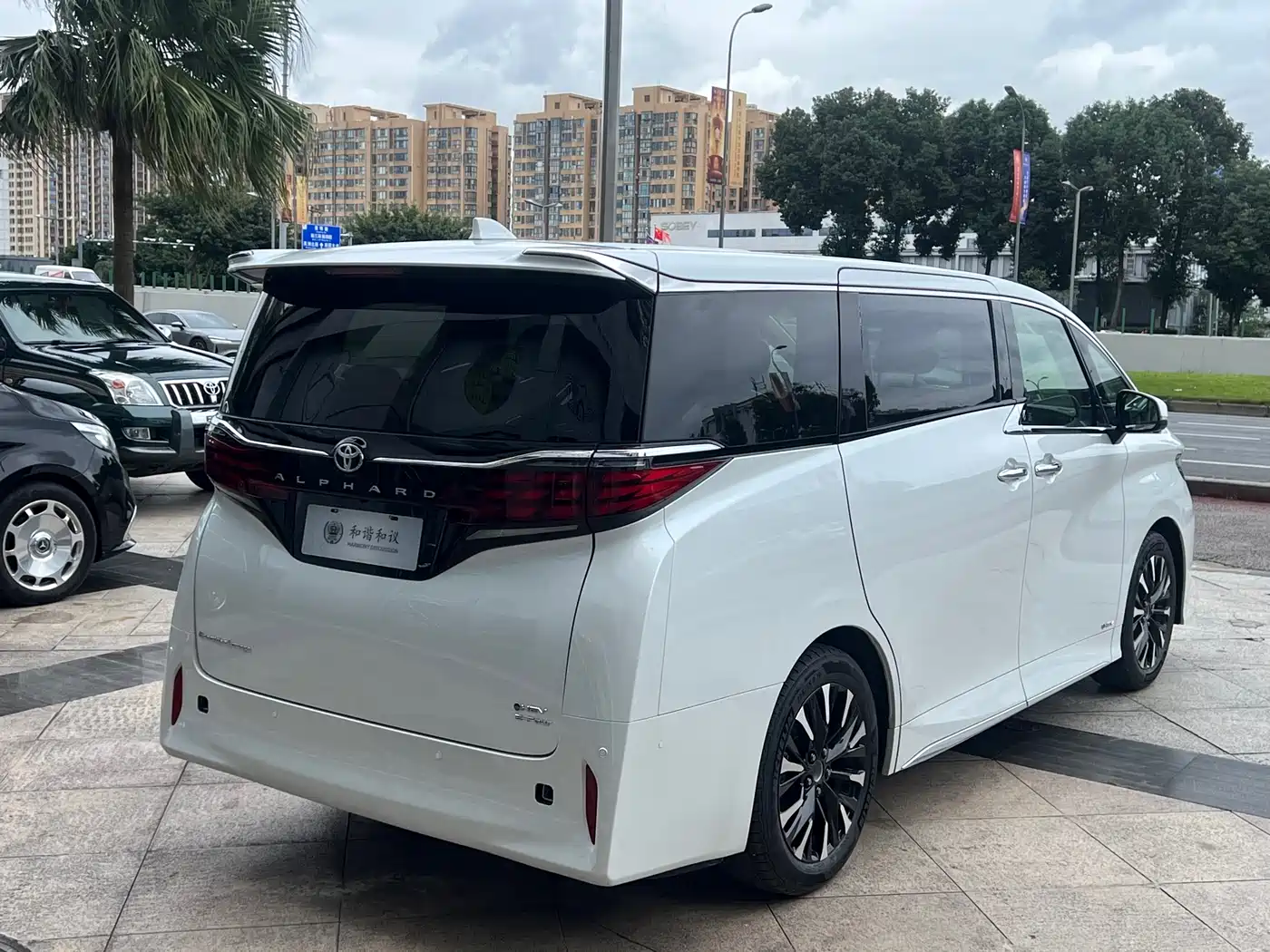 Toyota Alphard 2024 Hybrid 2.5L Prestige Edition фото 27