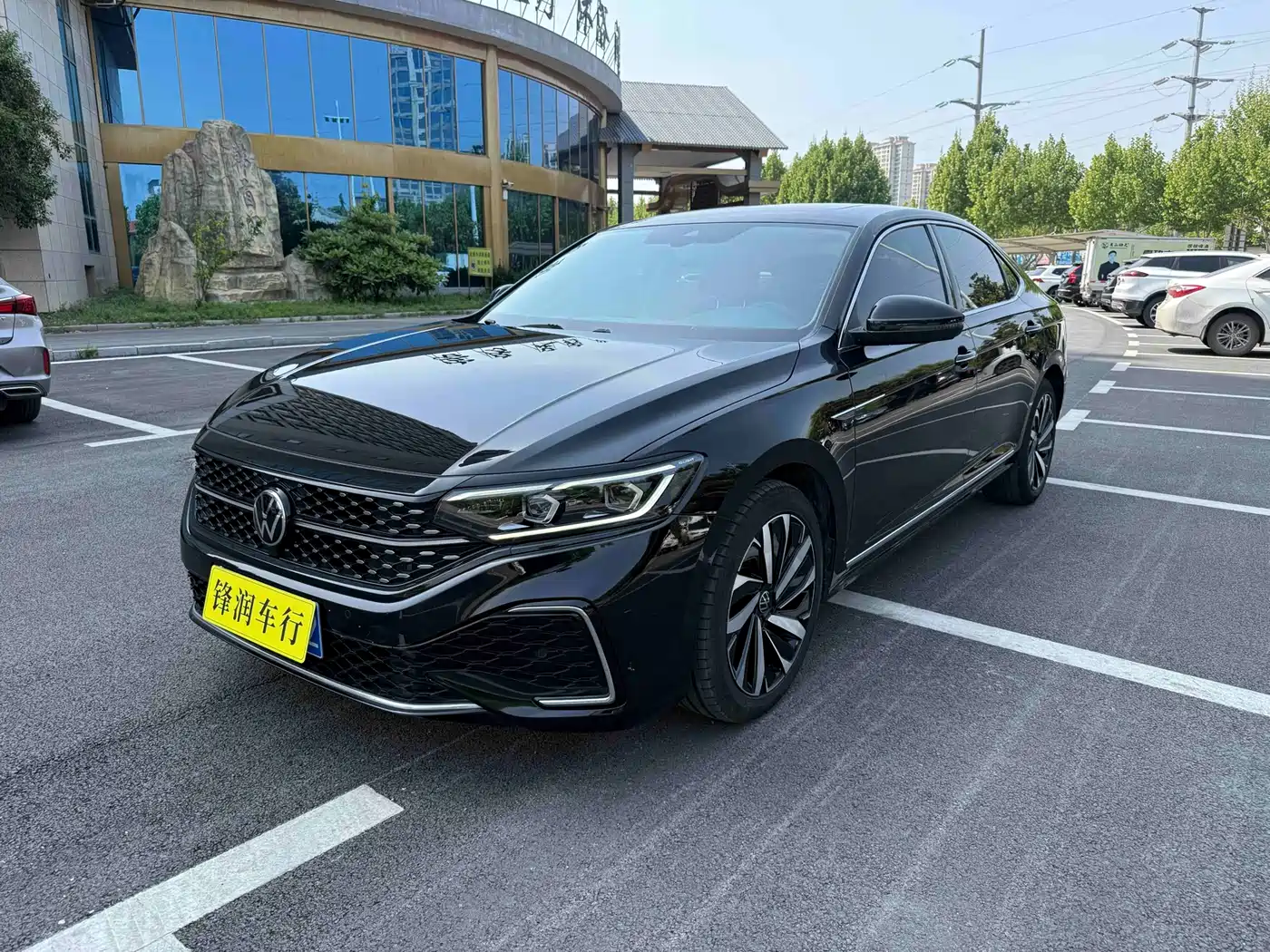 Volkswagen Passat 2022 330TSI Starlight Luxury Edition