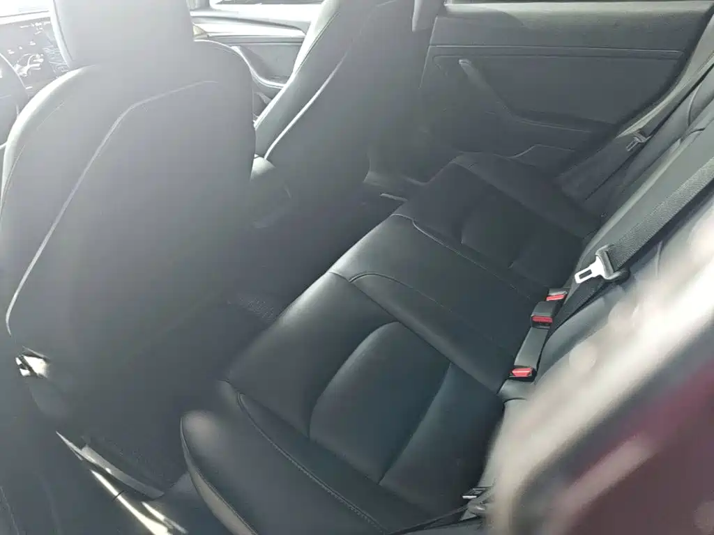 Фото 17 - Tesla Model 3
