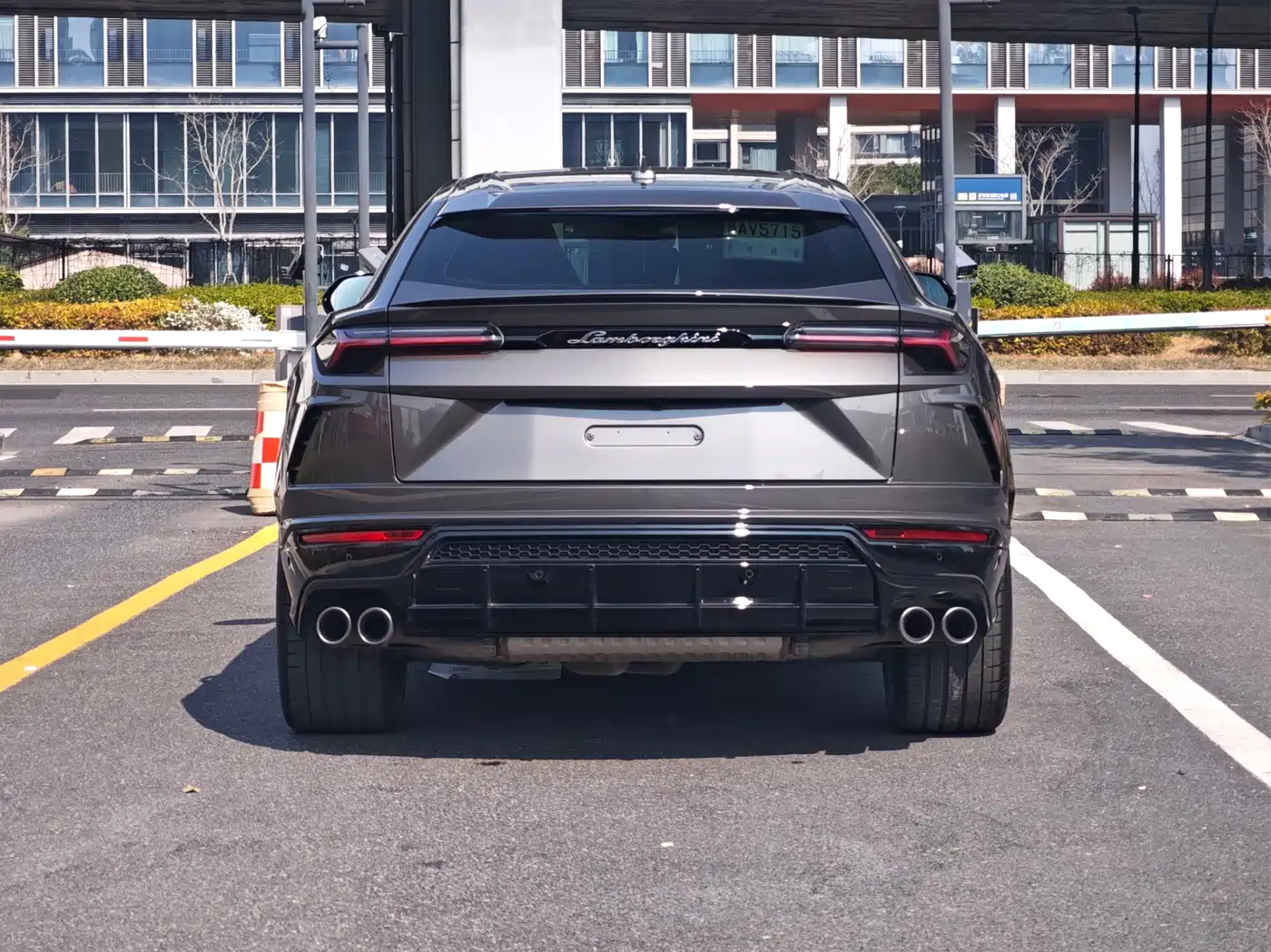 LAMBORGHINI URUS