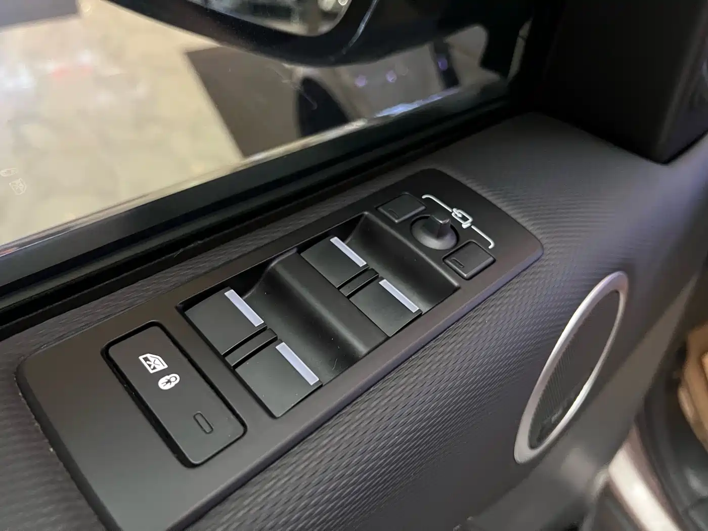 Land Rover Discovery 2023 360PS R-Dynamic SE фото 15