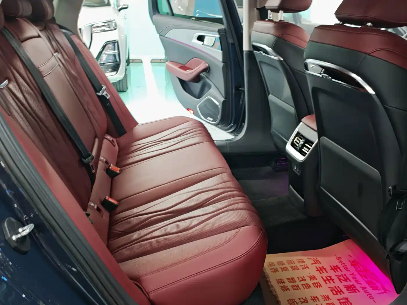 Фото 9 - Hongqi H5