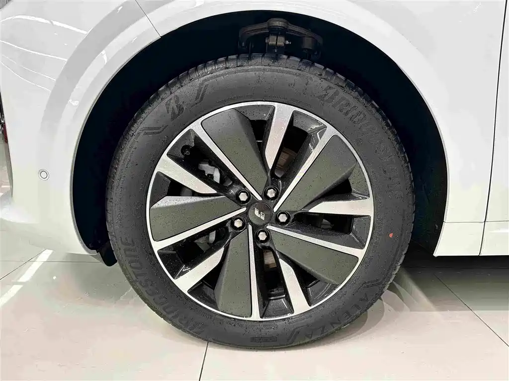 2026 Li Auto L6