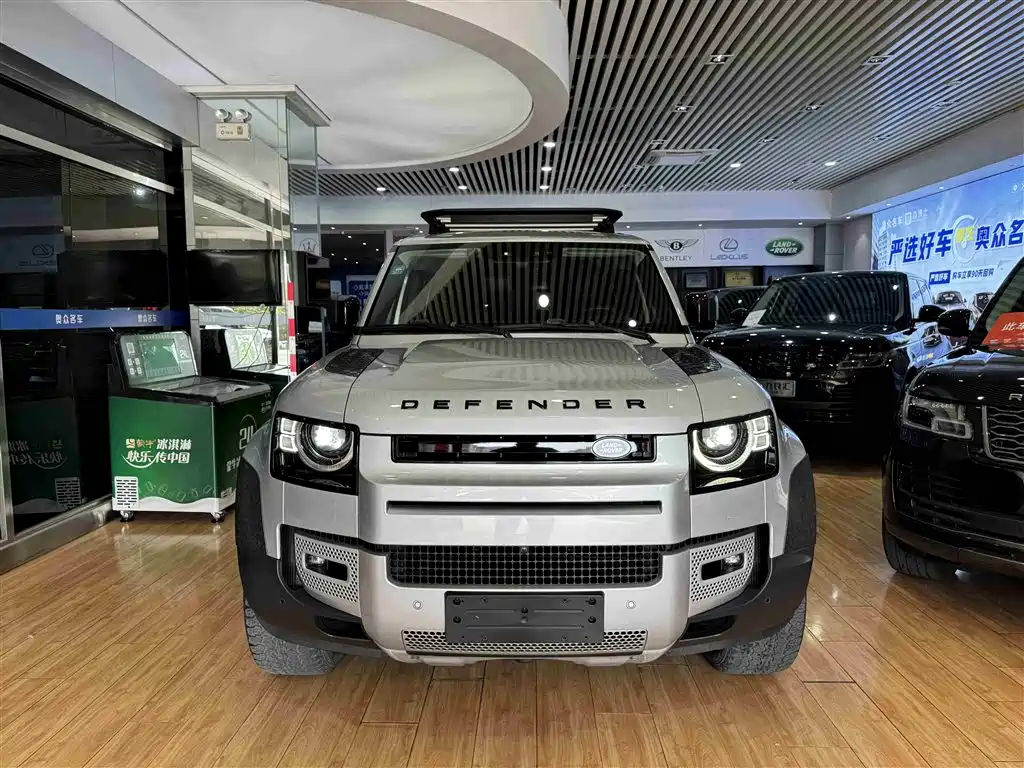 Land Rover Defender 2020 110 P400 Dark Special Edition фото 2