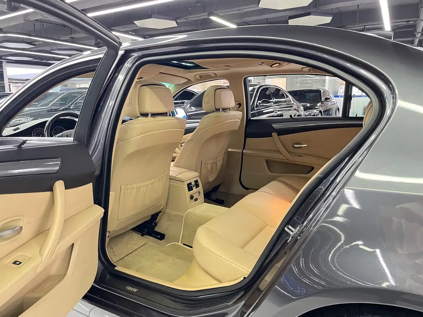 BMW 5 Series 2009 520Li Premium фото 7