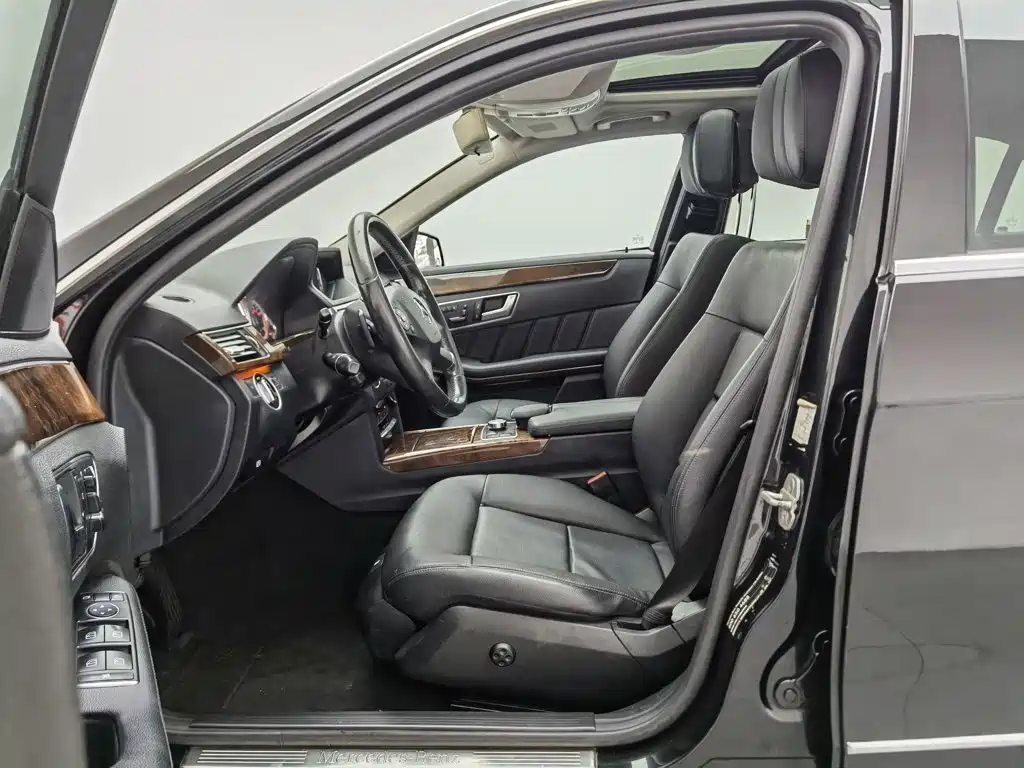 صورة 10 - Mercedes-Benz E-Class