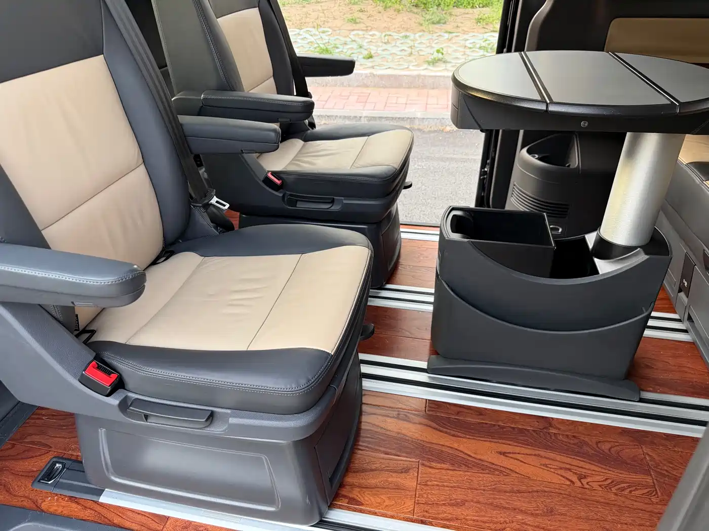 Volkswagen Multivan 2012 2.0TSI 4WD Premium фото 19