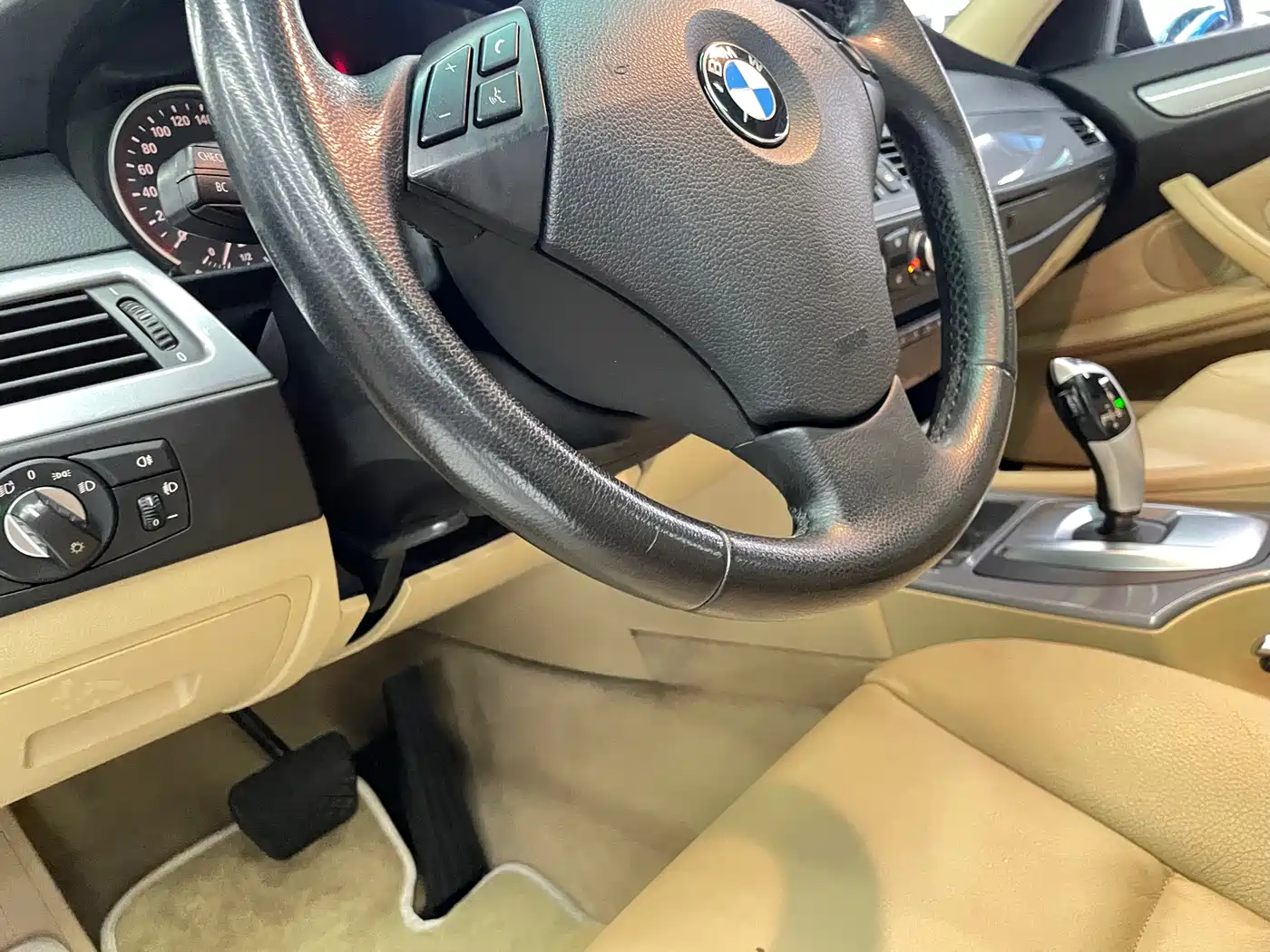 BMW 5 Series 2009 520Li Premium фото 15