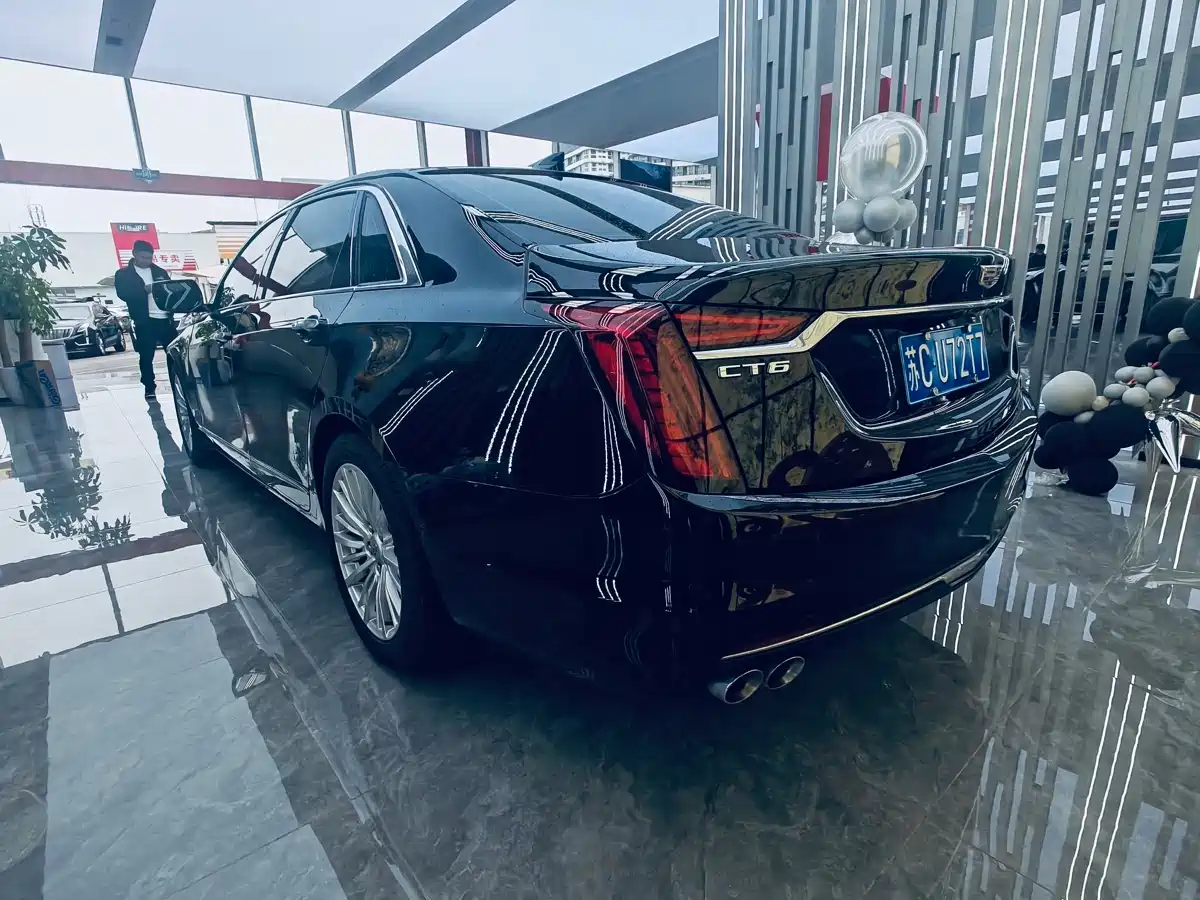 CADILLAC CT6