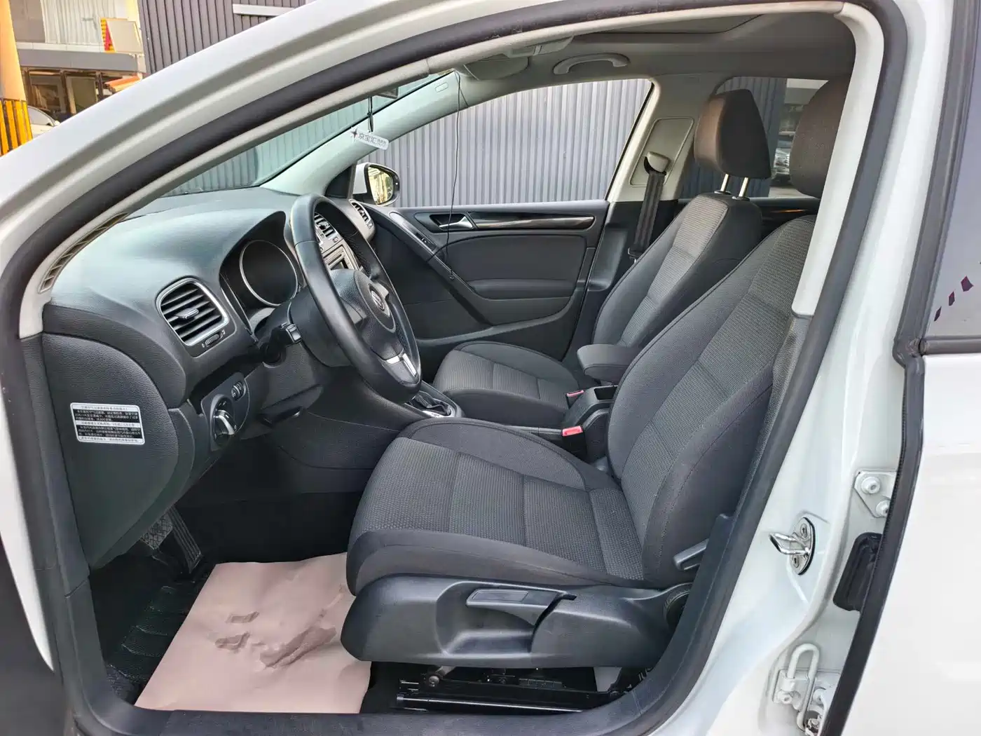 Volkswagen Golf 2014 1.6L Automatic Comfort фото 8