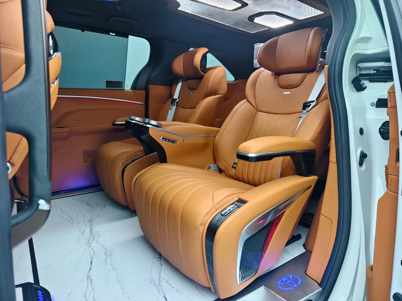 Фото 24 - Toyota Granvia