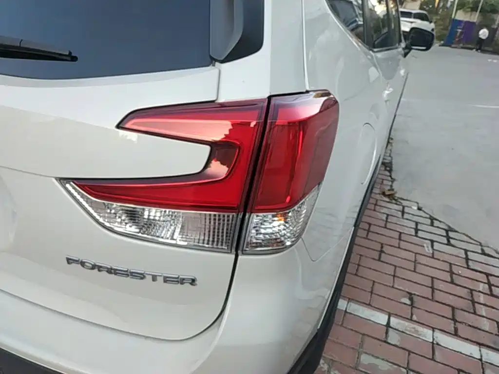 Photo 8 - Subaru Forester