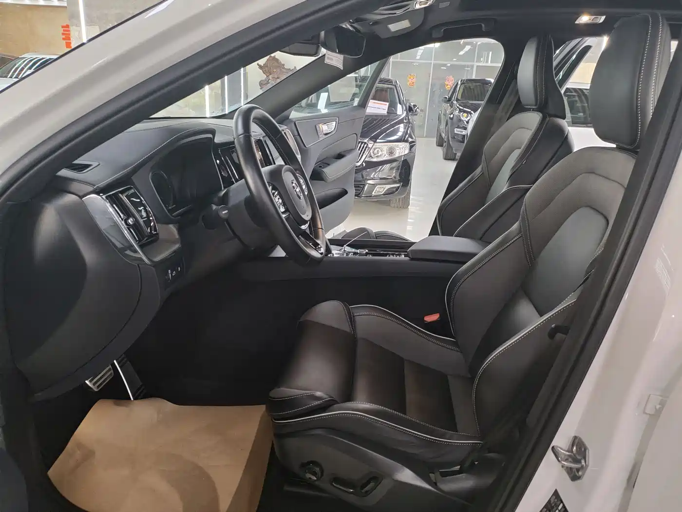 VOLVO XC60 PLUG IN HYBRID