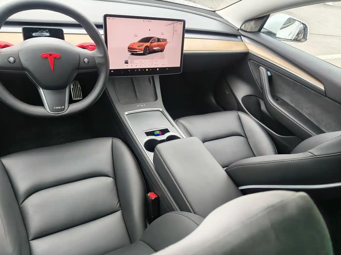 TESLA MODEL 3