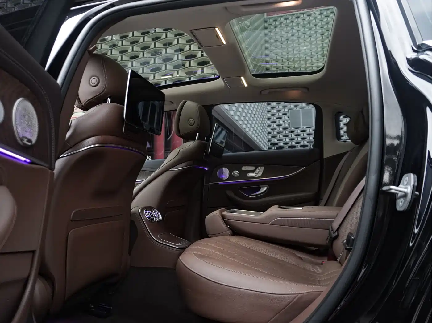 Mercedes-Benz E-Class 2021 E 300 L Premium фото 21