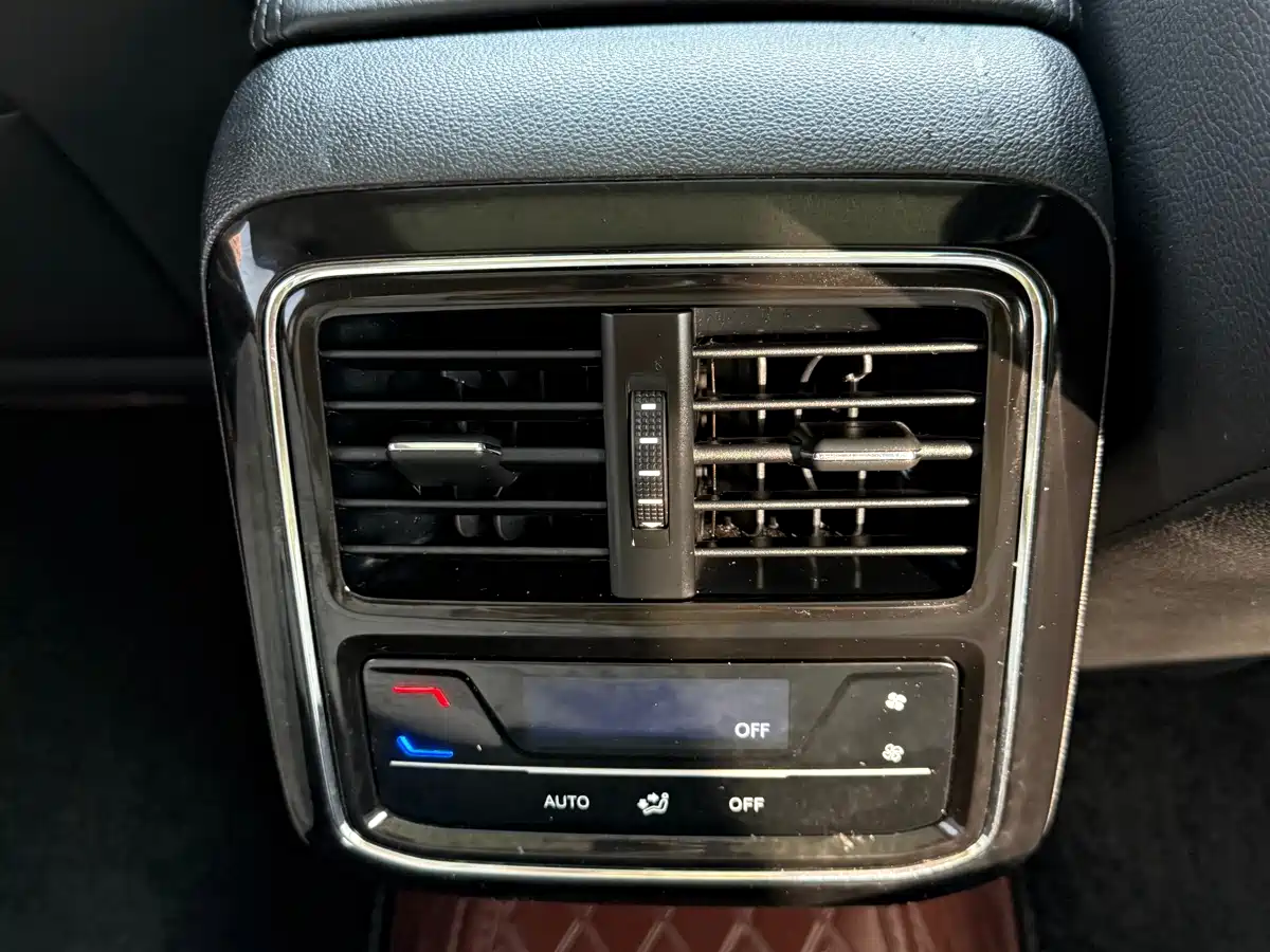Volkswagen Passat 2022 330TSI Elite Edition фото 11