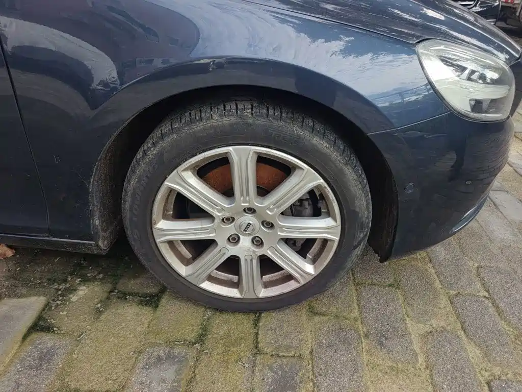 Фото 23 - Volvo V40