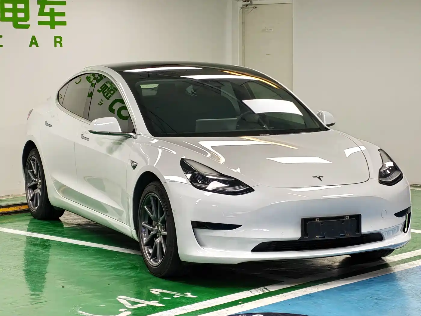TESLA MODEL 3