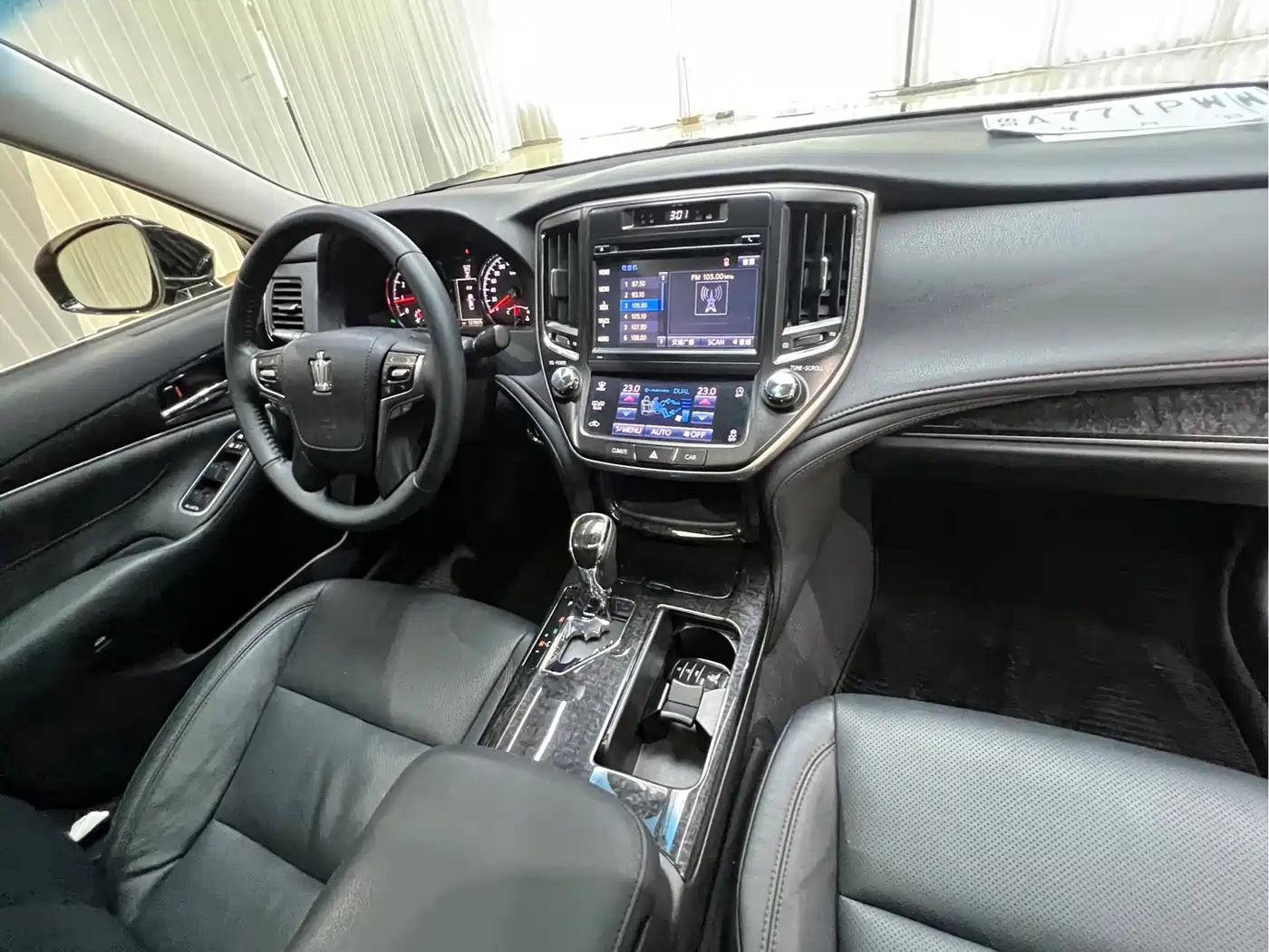 Фото 21 - Toyota Crown