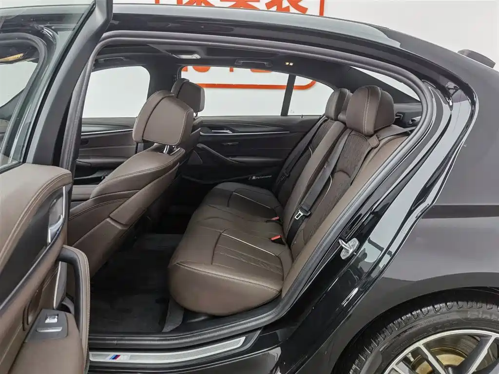 BMW 5 Series New Energy 2022 535Le Pioneer M Sport Package фото 15