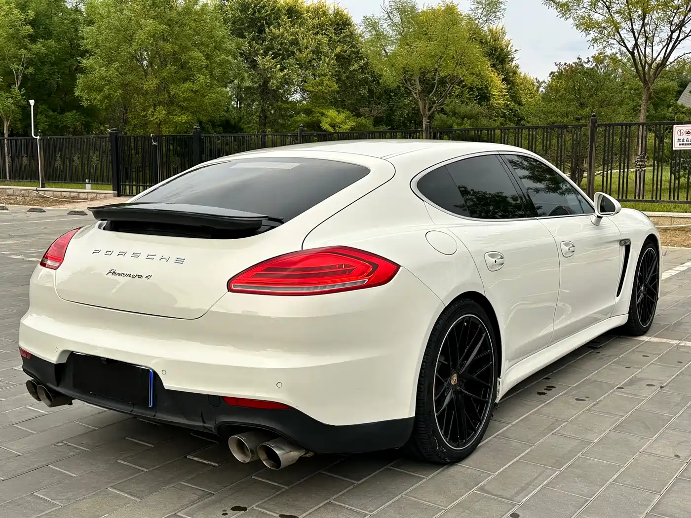 Porsche Panamera 2010 Panamera 4 3.6L фото 20
