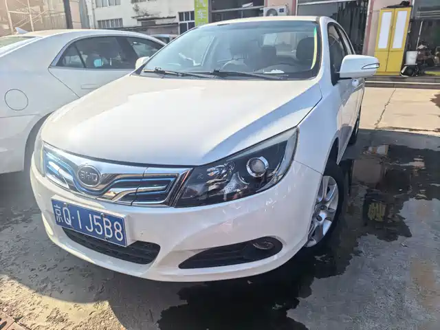 BYD E5