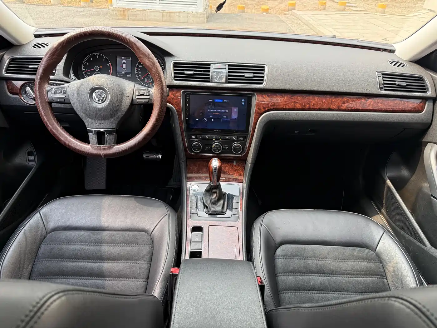 Volkswagen Passat 2015 1.8TSI DSG Ultimate Edition фото 11