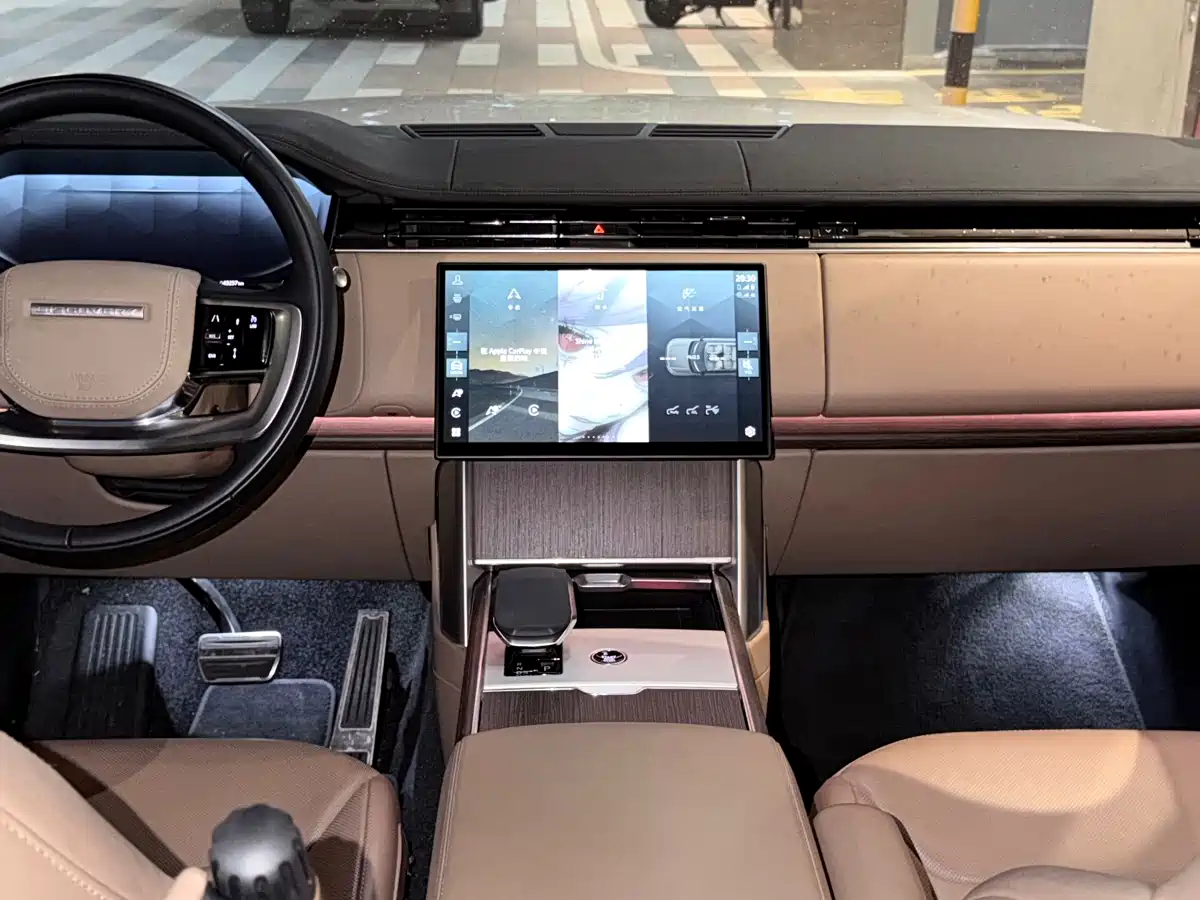 Land Rover Range Rover 2024 3.0 L6 400PS Golden Age Extended 7-Seater фото 9