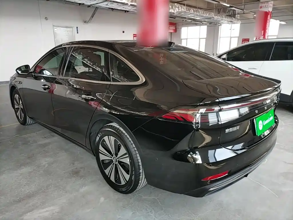 Geely Galaxy Galaxy A7 2025 EM-i 150km Explorer+ Edition фото 5