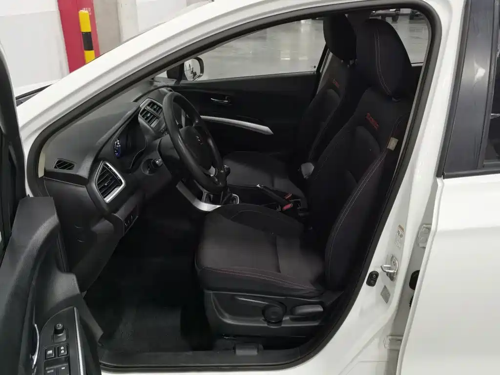 Фото 10 - Suzuki SX4 S-Cross