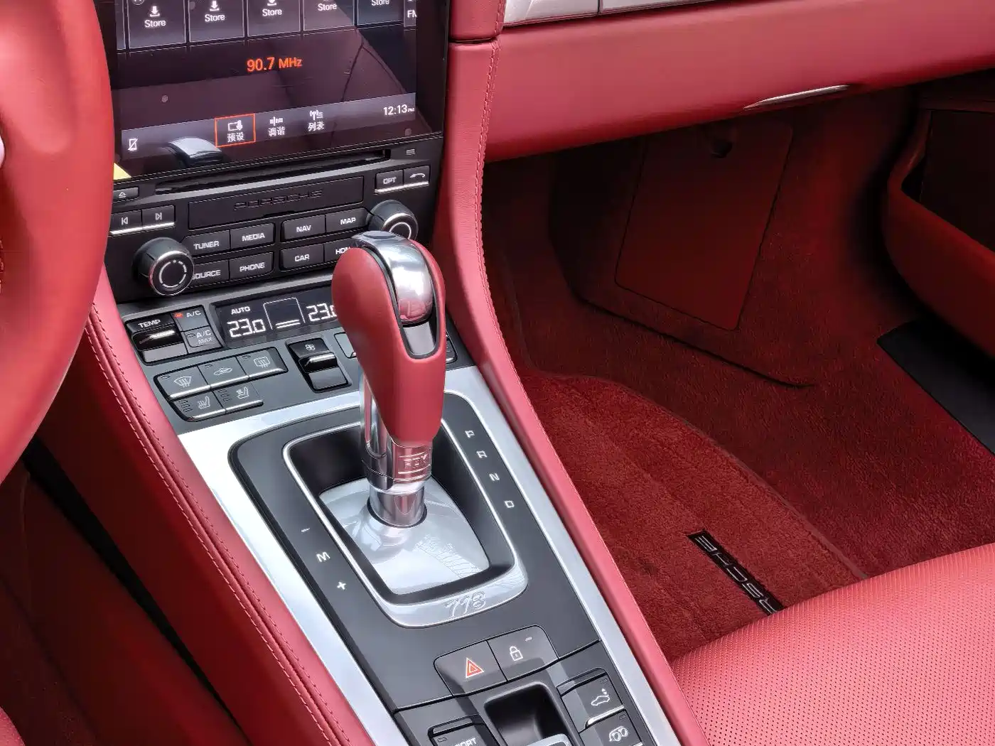 PORSCHE 718