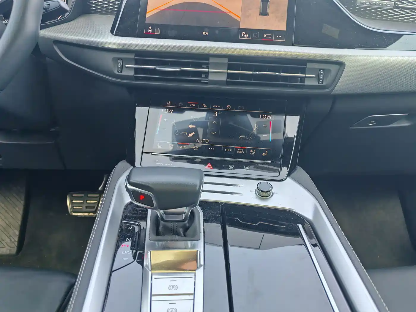 AUDI Q6