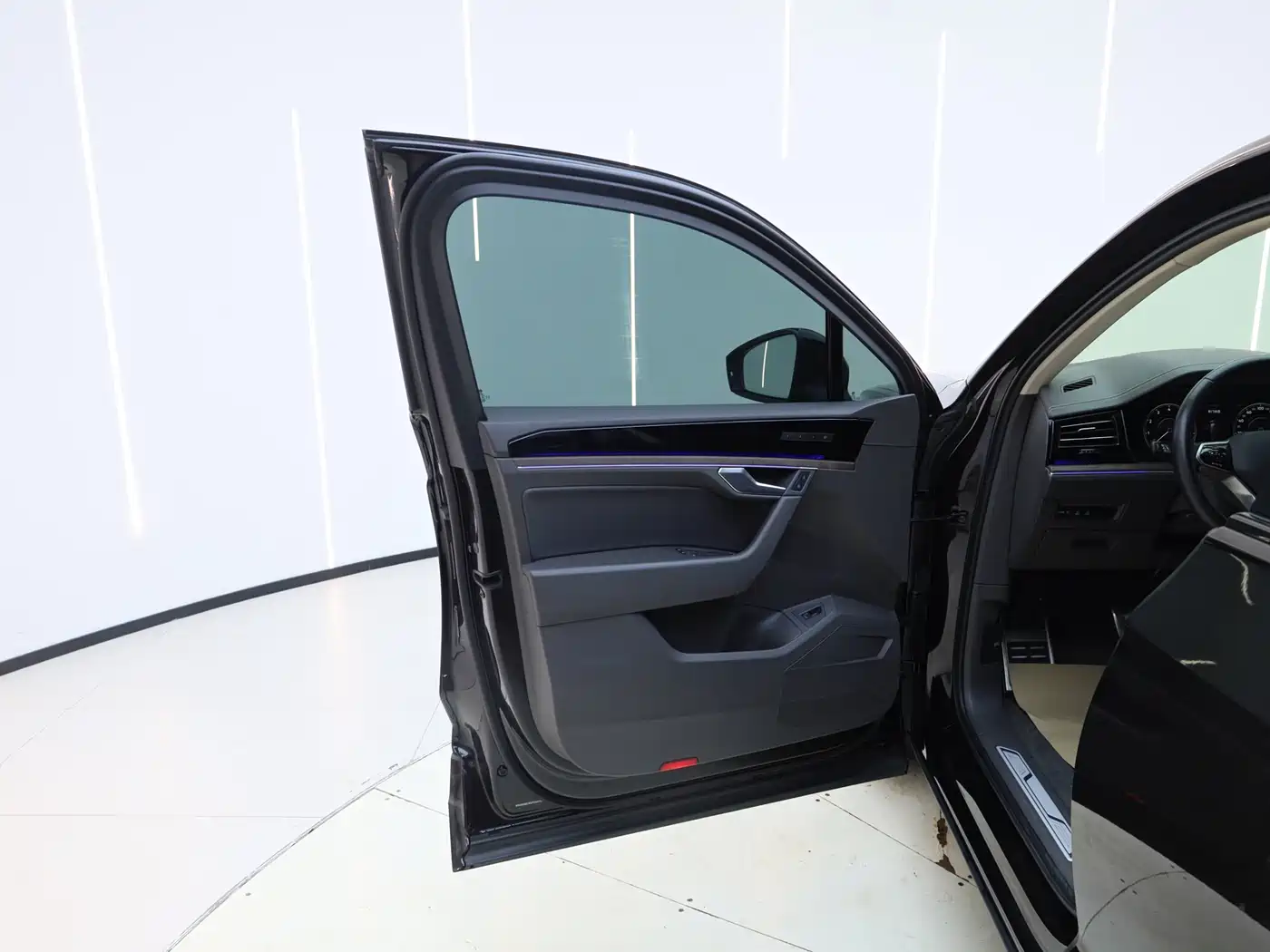 Volkswagen Touareg 2022 3.0TSI Rui Xiang Edition Gloss Black Sport Package фото 24