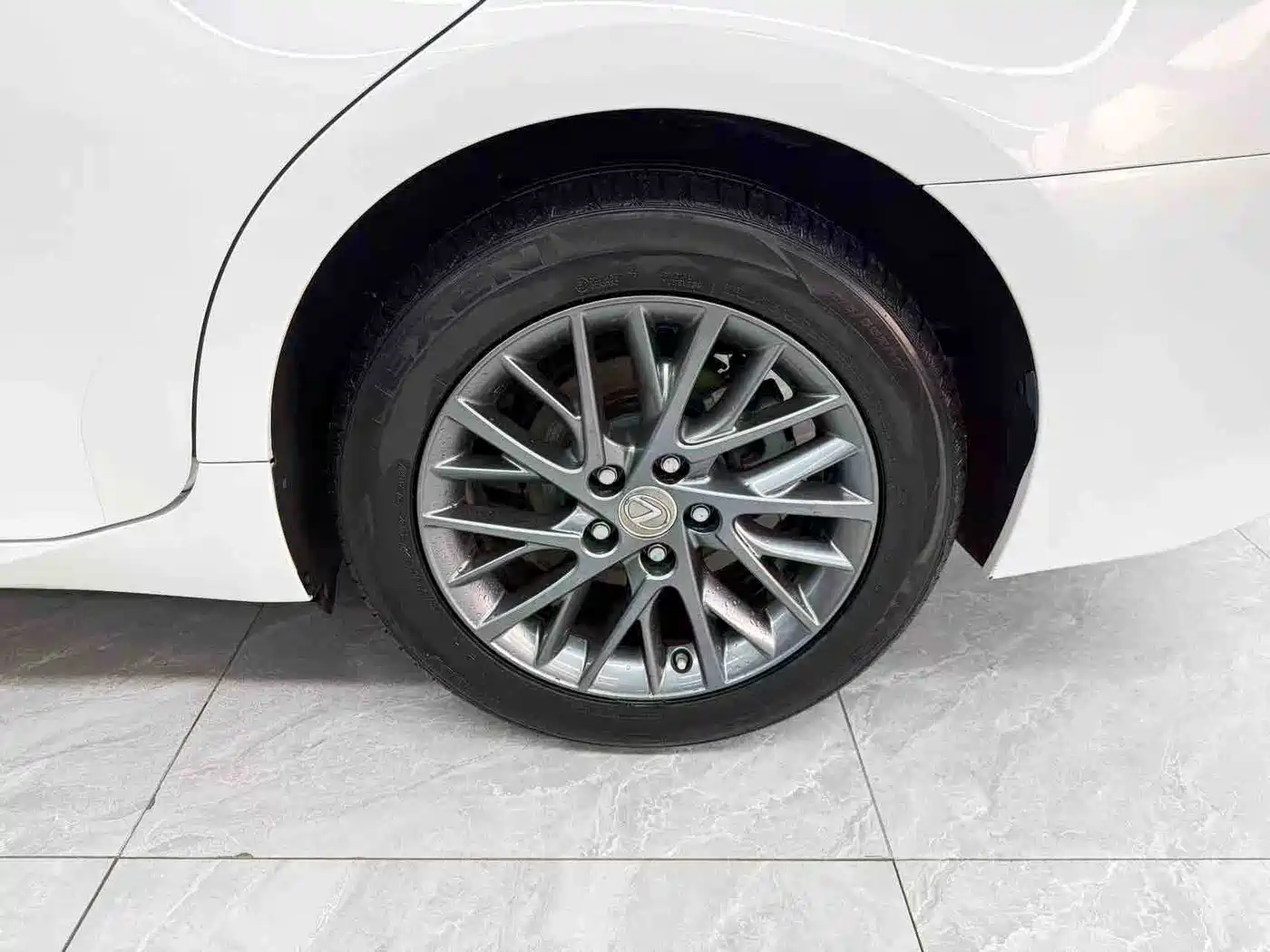 Lexus ES 2017 200 30th Anniversary Edition фото 20