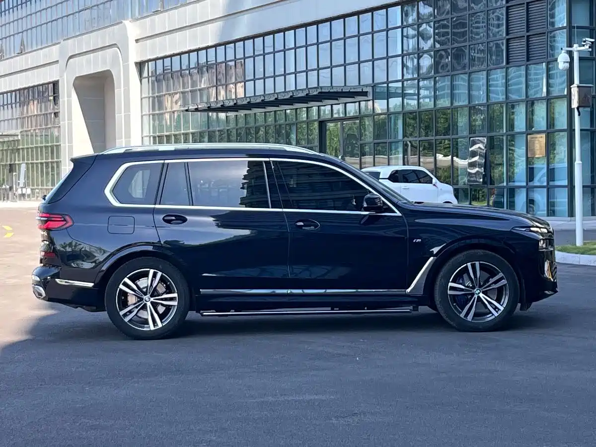 BMW X7 2023 xDrive40i Exclusive M Sport Package фото 4