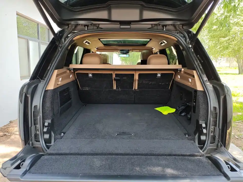 Land Rover Range Rover 2024 3.0 L6 400PS Genesis Extended фото 9